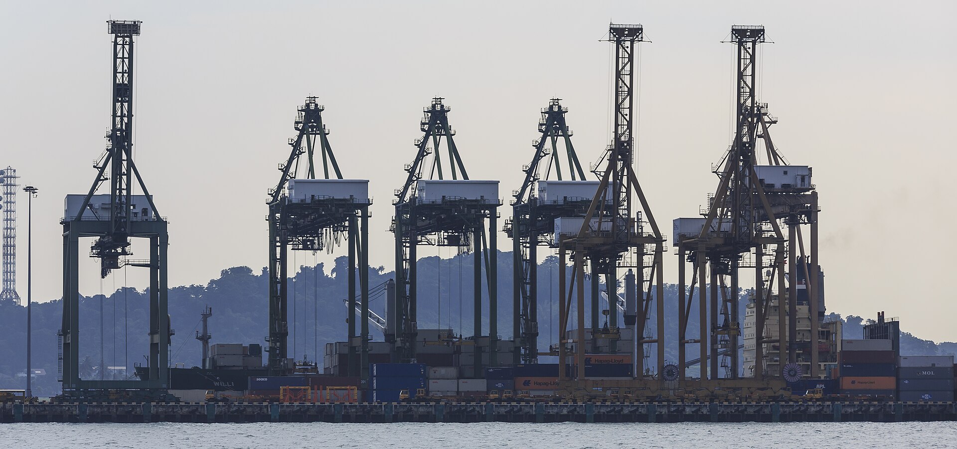 Cargo container terminal